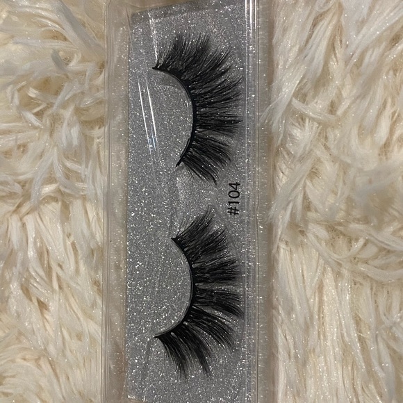 False lashes - Picture 5 of 9